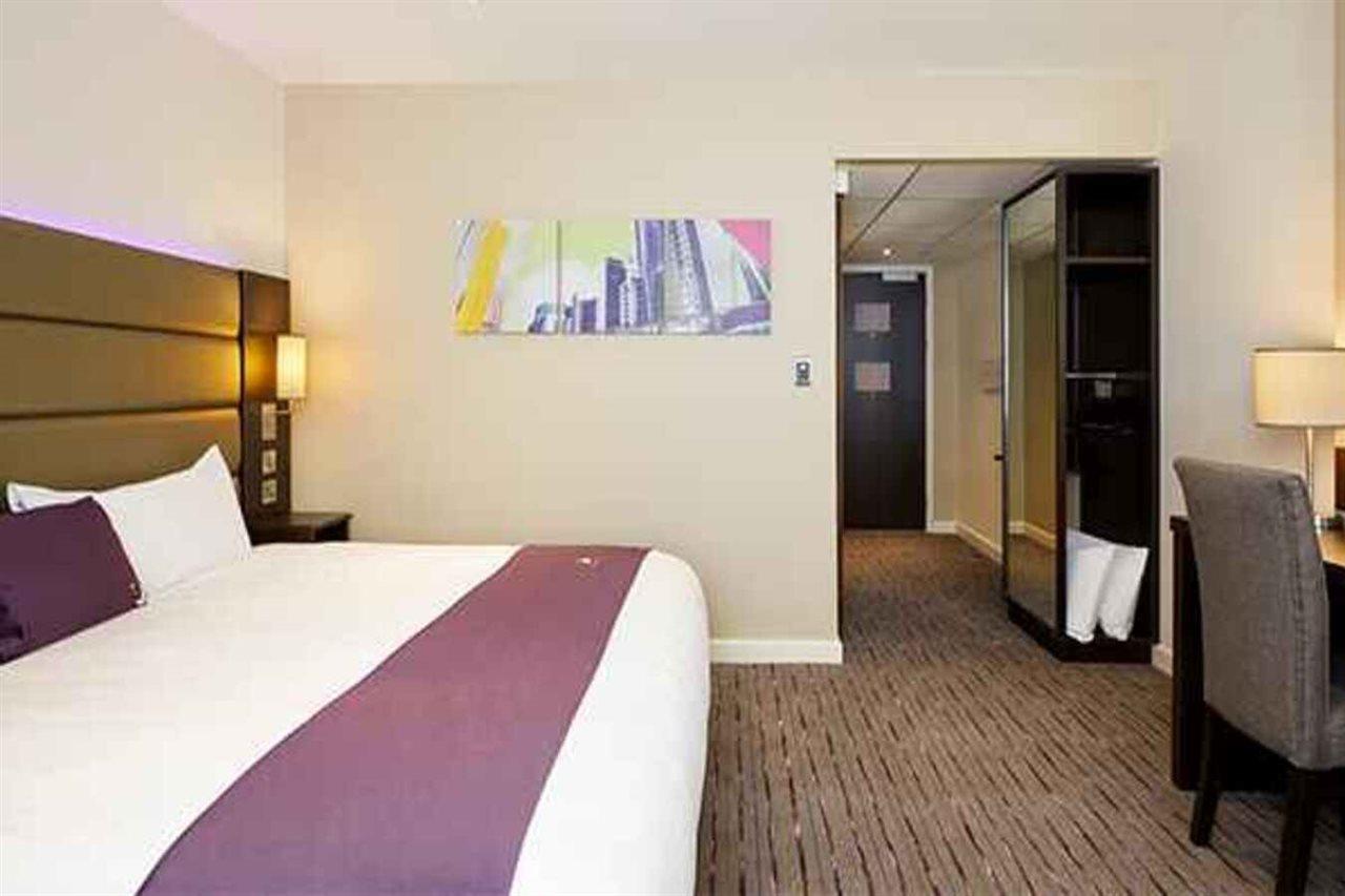 Premier Inn Milton Keynes Central Buitenkant foto